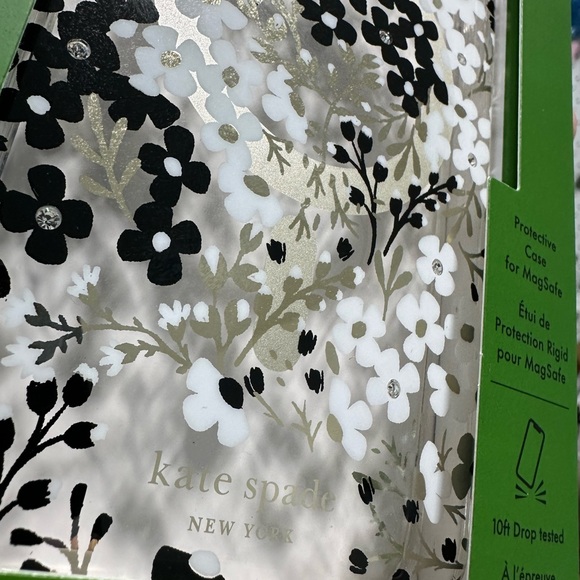Kate SPade ♠️new iPhone case 15 Pro Daisy chain 🌼new in box Macy's Magsafe - Picture 3 of 4
